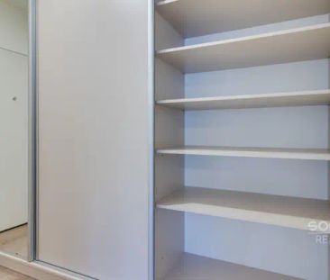 Pronájem bytu 1+kk s balkonem a garážovým stáním v ulici Šternovská... - Photo 6
