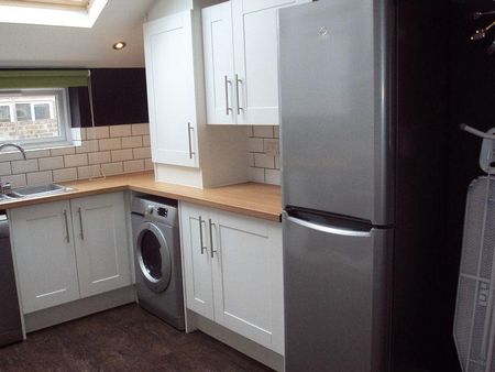 5 bedroom terraced house to rent - Photo 4