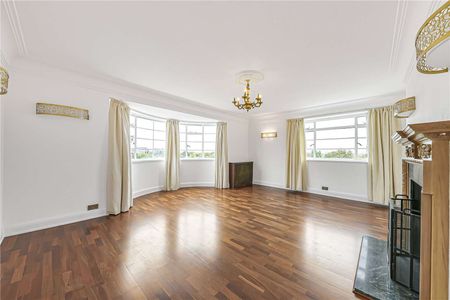 Lateral three bedroom set in a prestigious building in St. John's Wood with views into Regents Park - Photo 2