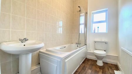 2 bedroom semi-detached house to rent - Photo 2