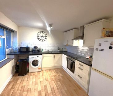 2 bedroom Maisonette to let - Photo 1