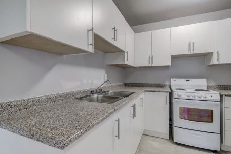 Camelot Towers - 1001 — 2 Bedroom - Photo 2