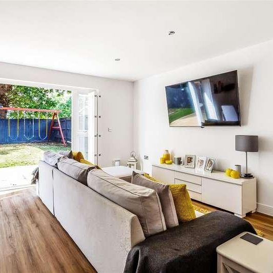 Four Oaks, Hurst Green, RH8 - Photo 1