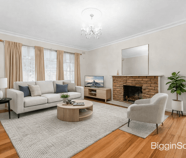 Large Family Entertainer in Prime Glen Waverley Location - Photo 2