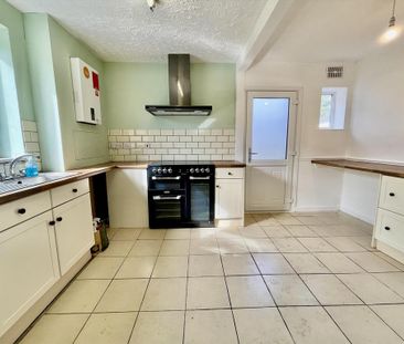 3 bedroom semi-detached house to rent - Photo 5