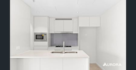 Luxury SkyTower Apartment with Panoramic City Views - Photo 2