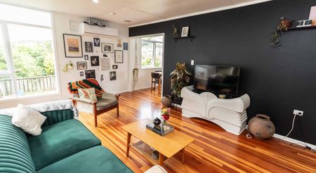 Sunny 3-Bedroom Home in Karori - Photo 5