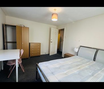 3 Bed Flat, Heron Street, M15 - Photo 4