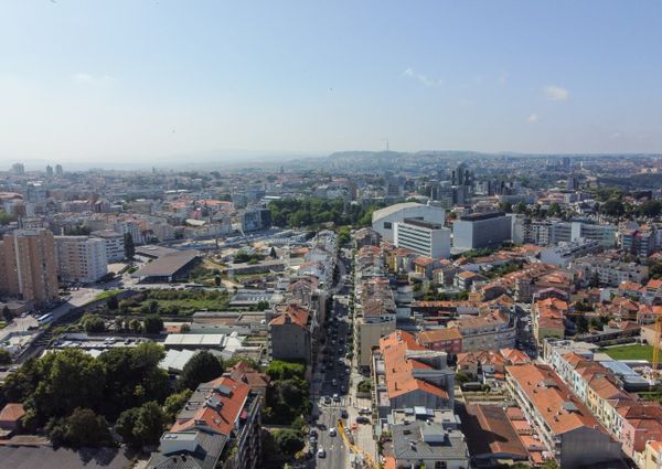 Apartamento T1 com varanda - Novo - Casa da Musica - Rotunda Boavista