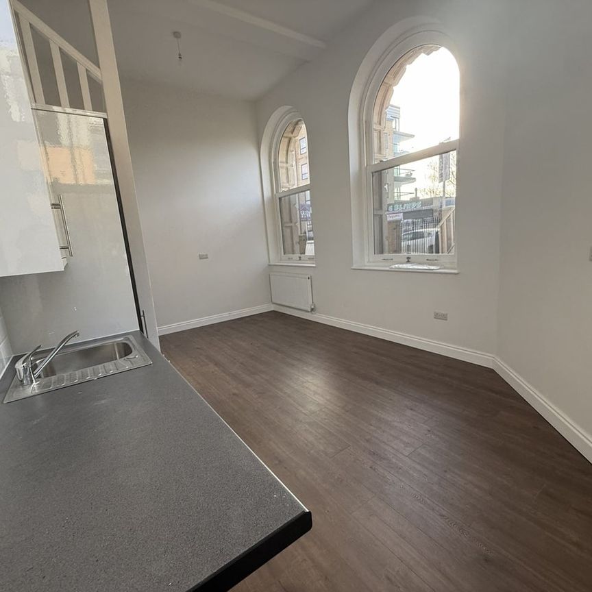 Studio Flat, Friern Barnet Road, N11 - Photo 1