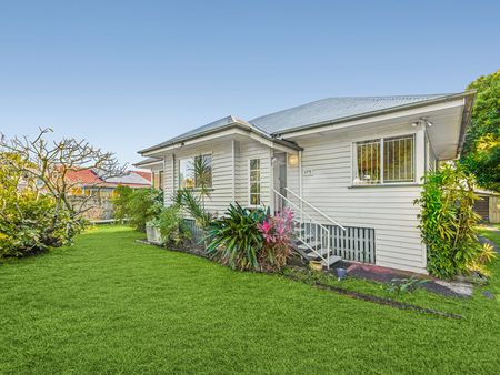 175 Pine Street, Wynnum QLD 4178 - House For Rent | Domain - Photo 2