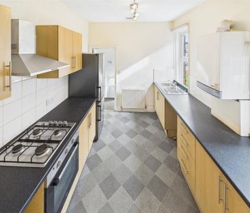 3 bedroom apartment to rent - Photo 4