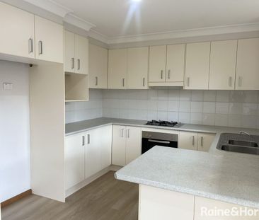 Modern 3 Bedroom Townhouse! - Photo 4