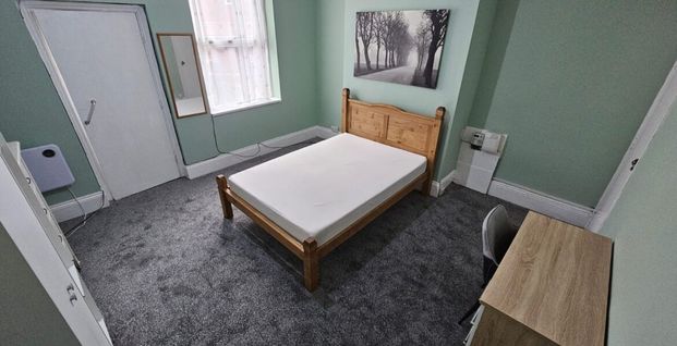 Flat 2, Linden Grove, Beeston, Leeds, LS11 6EY - Photo 1