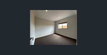 Modern Family Home in Lara VIC with 4 Bedrooms - Photo 3