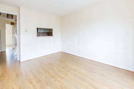 Large reception, 2 double bedroom rooms on a quiet residential street - Photo 3