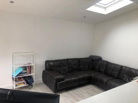 6 bedroom private hall to rent - Photo 2