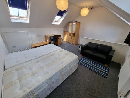 5 Bed Student Accommodation - Photo 4