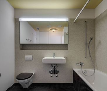 Modern apartment with seating area near Stettbach train station - Photo 1