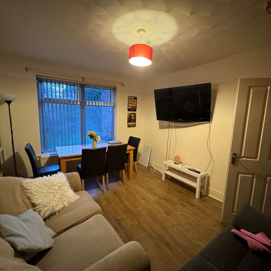 4 Bed Semi-Detached House, Brentbridge Road, M14 - Photo 1