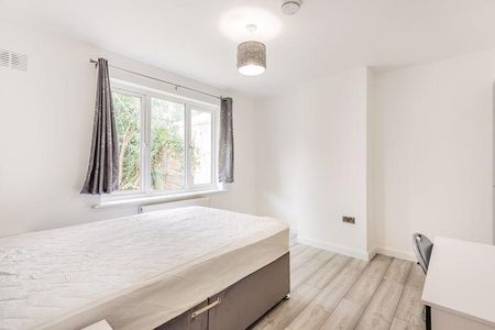 5 bedroom semi-detached house to rent - Photo 4