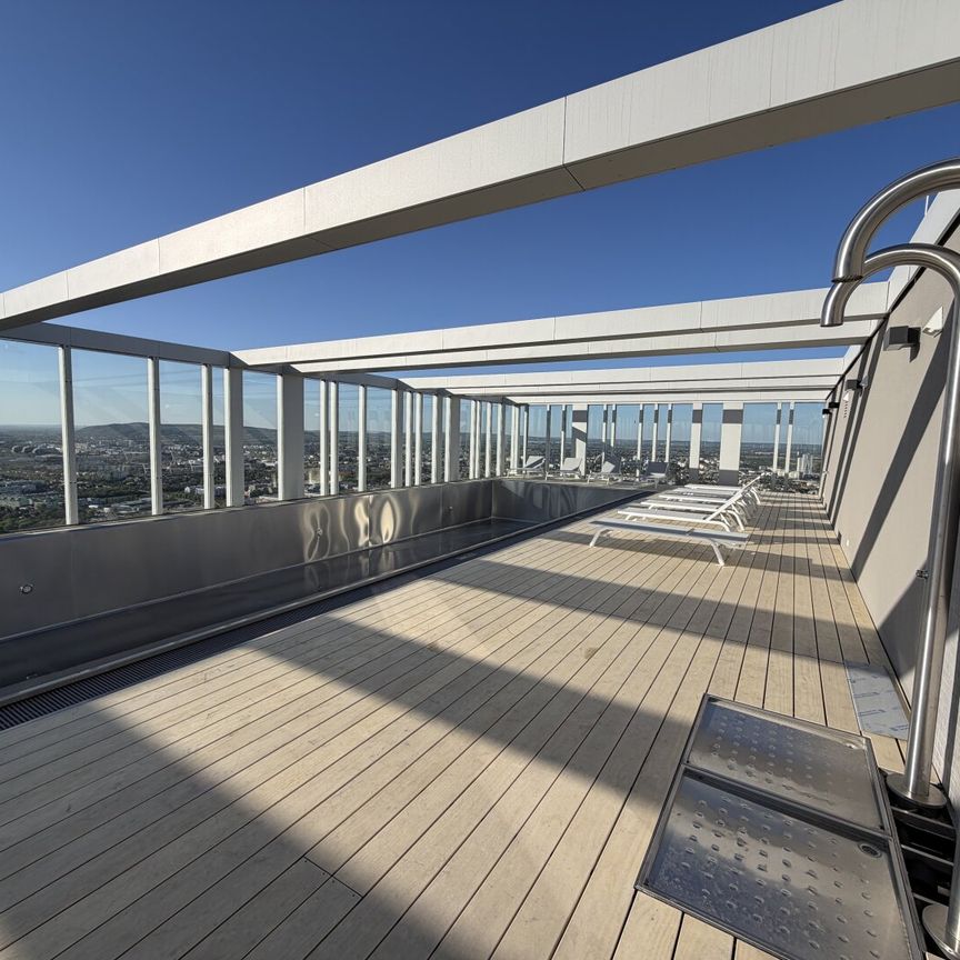 Erstbezug – 3-Zi.-Wohnung mit Rooftop Pool & Sauna - Photo 1