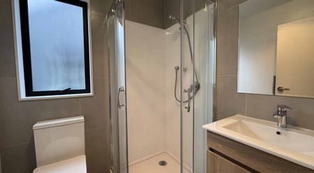 Brand-New in Māngere Bridge – Contemporary Living with Convenience - Photo 2