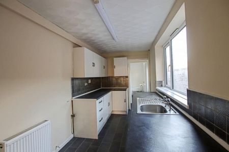 2 bedroom terraced house to rent - Photo 4