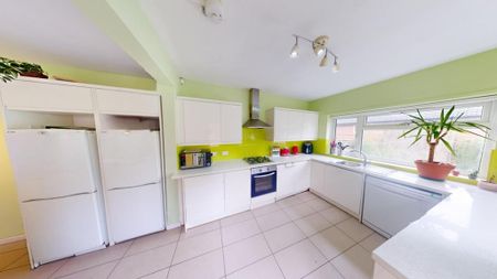 5 bedroom semi-detached house to rent - Photo 3