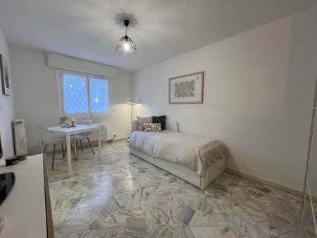 Location Appartement 1 pièce 24m² CANNES 06400 - Photo 3