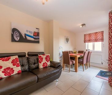 4 bedroom semi-detached house to rent - Photo 5