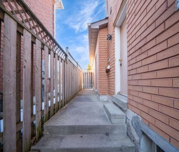 For Lease - 5 Claresholme Drive, Toronto, Ontario - Photo 2