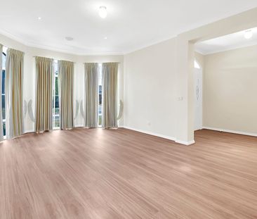 Immaculate family home in a quiet court setting - Photo 4