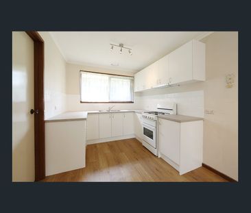 Perfect Starter or Family Home – 3 Beds in Boronia! - Photo 5