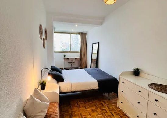 Calle de Fernández Caro, Madrid, Community of Madrid 28027