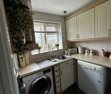 2 Bed Maisonette, Sandhills, SM6 - Photo 3
