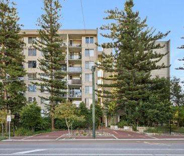 Light-Filled Studio Living with Views Over Highgate - Photo 4