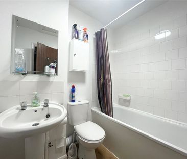 Studio apartment in Horley - Photo 4