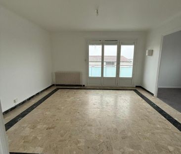 Location Appartement 4 pièces 79m² DECINES CHARPIEU 69150 - Photo 3