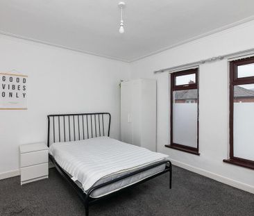 204 Donegall Avenue, BT12, Belfast - Photo 3