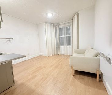 2 Bed Flat, Richmond Road, IG1 - Photo 1