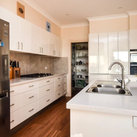 Move-In Ready Share House – Ideal for Students/FIFO - Photo 3