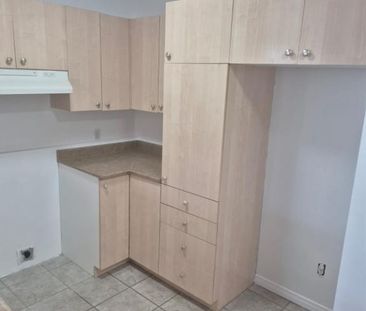 GRAND ET SUPERBE 4 1/2 Style Condo à LOUER au 1er juillet, avec The... - Photo 1