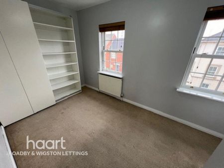 4 bedroom end of terrace house to rent - Photo 5