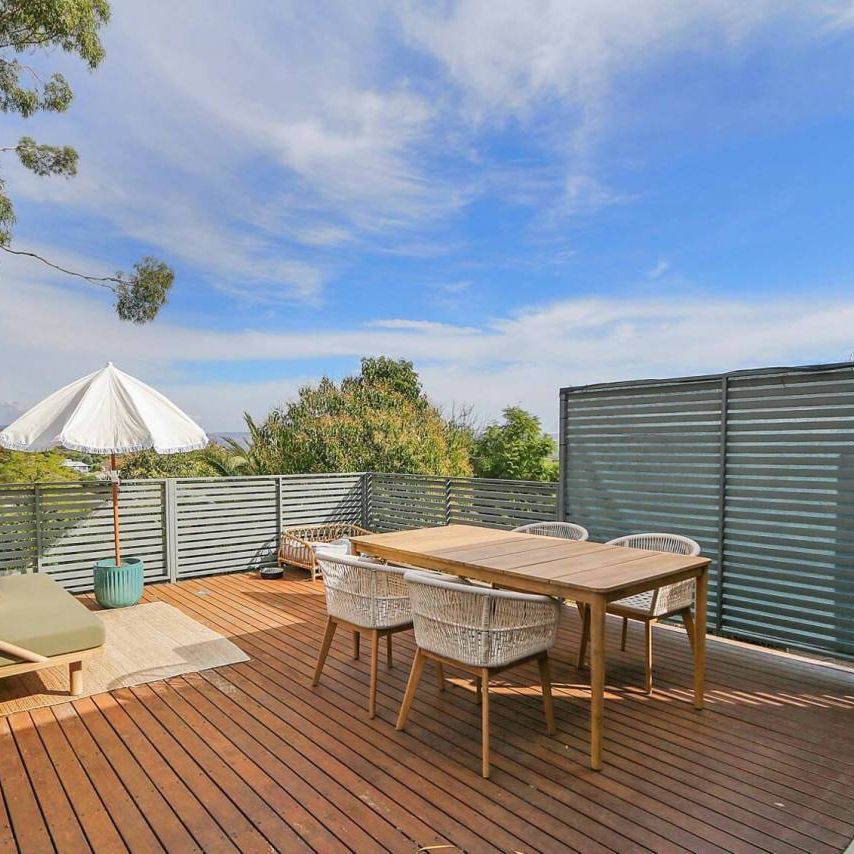BEAUTIFUL HOME WITH STUNNING VIEWS! - Photo 1
