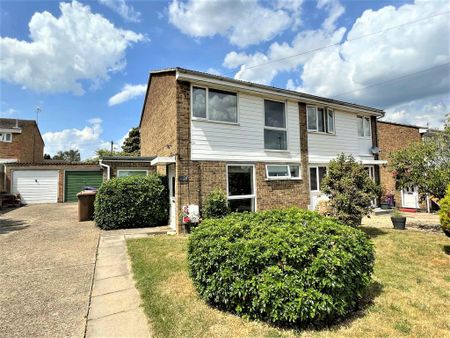 3 bedroom semi-detached house to rent - Photo 2