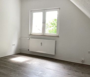 Charmante, frisch renovierte 3-Zimmer-Dachgeschosswohnung mit ca. 4... - Photo 1