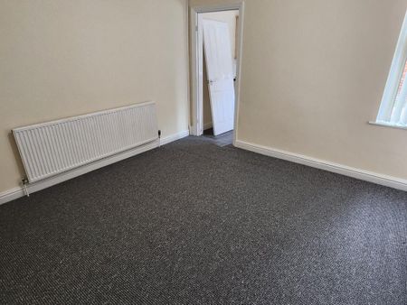 2 bedroom end of terrace house to rent - Photo 5