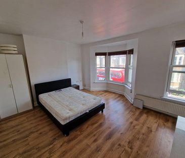 1 bedroom in a house share to rent - Photo 1