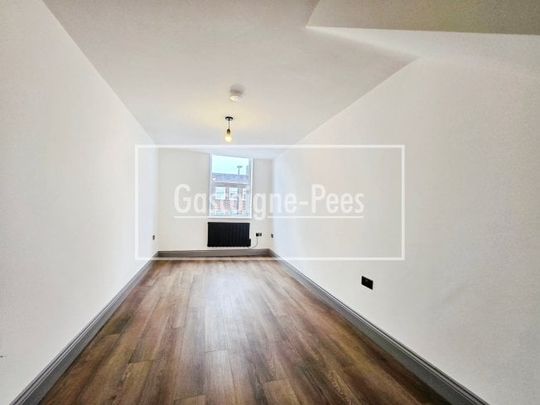 Central Road, Worcester Park - Photo 1